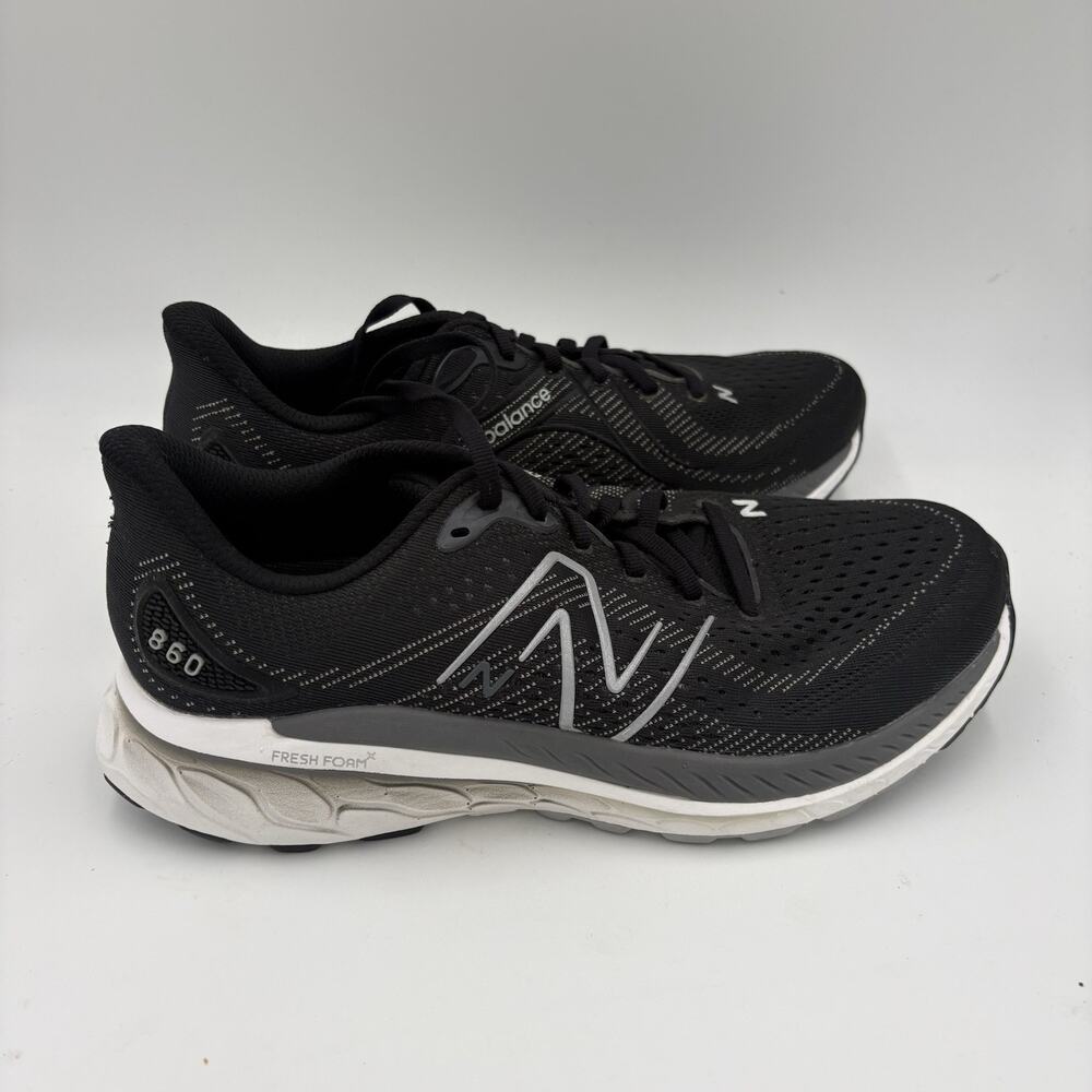 New Balance 860 Women's Size 10.5 Black And White Running/Walking Sneakers Used